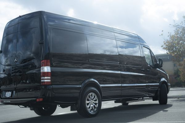 Wine Tour Limo Anaheim | Private Limo to Temecula Wineries